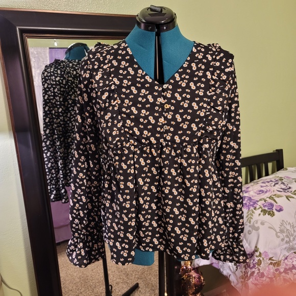 Kay + Jay women's large long sleeve rufffles black with daisies. New with tags!! - Picture 1 of 6
